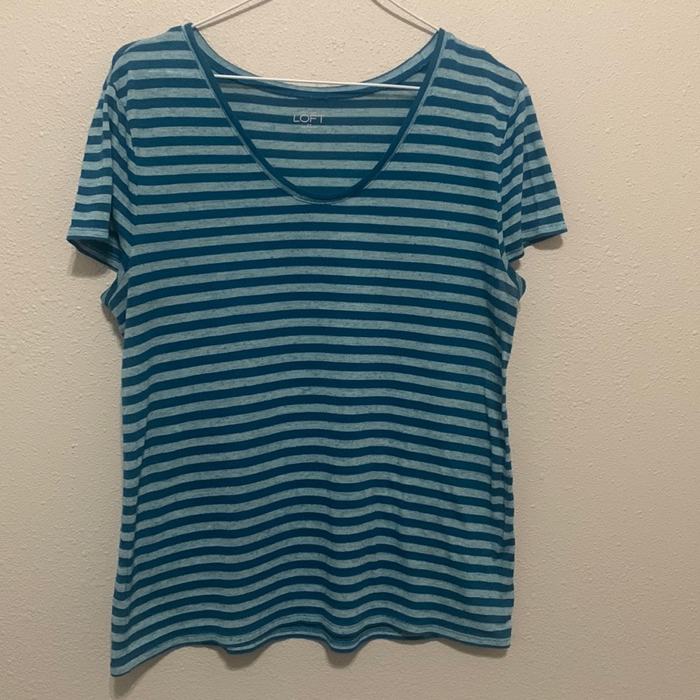 LOFT top. Size Large. Great condition!